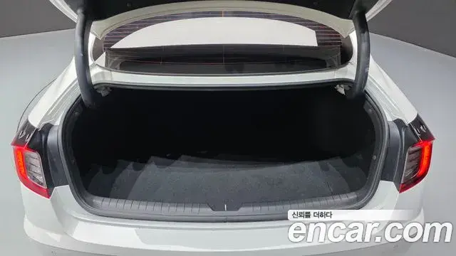 Hyundai Sonata Hybrid 2019 — Şəkil 32/33