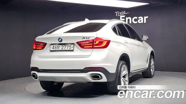 BMW X6 2018 — Photo 30/34