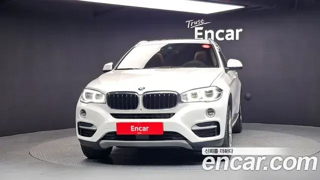 BMW X6 2018 — Photo 11/34