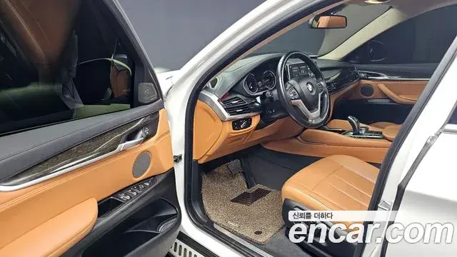 BMW X6 2018 — Photo 27/34