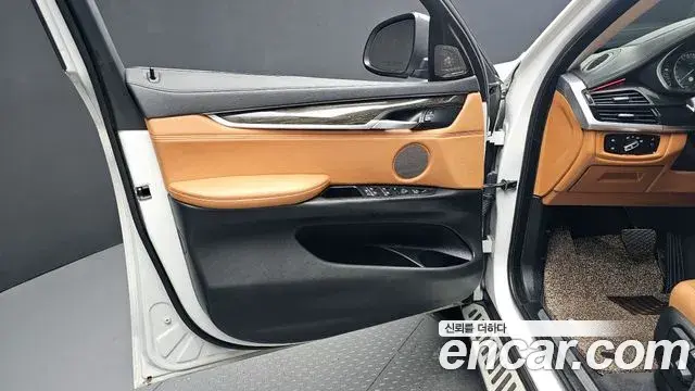 BMW X6 2018 — Photo 2/34