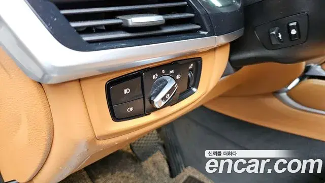 BMW X6 2018 — Photo 28/34