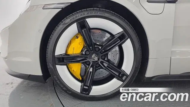 Porsche Taycan 2024 — Şəkil 18/20