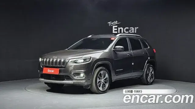 Jeep Cherokee 2021 — ფოტო 8/35