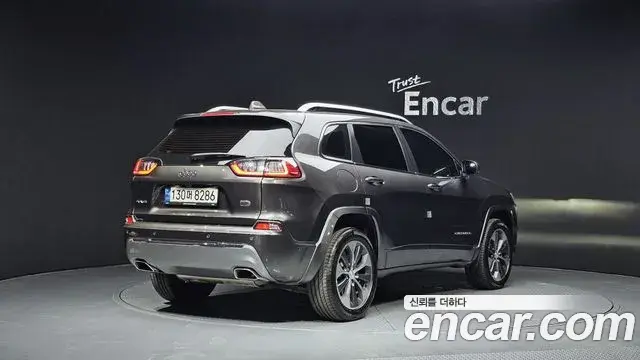 Jeep Cherokee 2021 — ფოტო 1/35