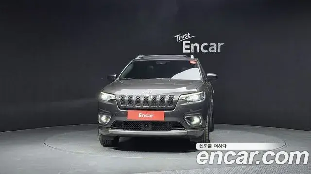 Jeep Cherokee 2021 — ფოტო 33/35
