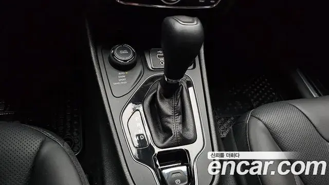 Jeep Cherokee 2021 — ფოტო 12/35