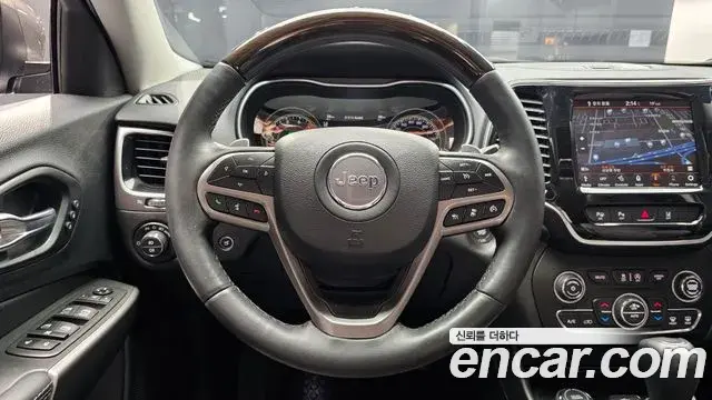 Jeep Cherokee 2021 — ფოტო 7/35