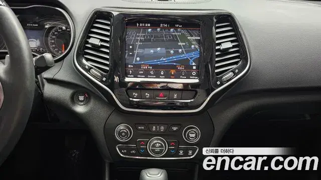 Jeep Cherokee 2021 — ფოტო 35/35