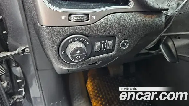 Jeep Cherokee 2021 — ფოტო 24/35
