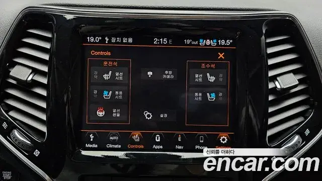Jeep Cherokee 2021 — ფოტო 30/35