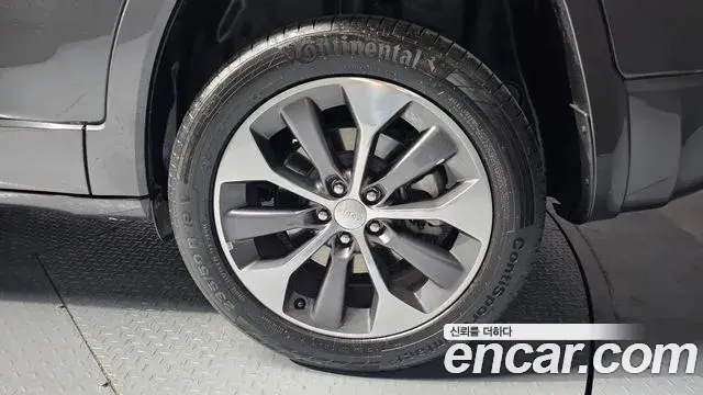 Jeep Cherokee 2021 — ფოტო 27/35