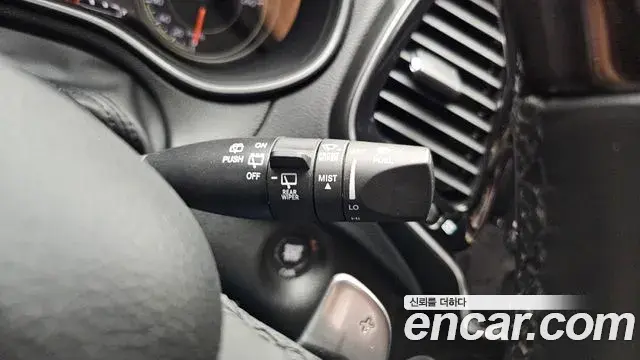 Jeep Cherokee 2021 — ფოტო 17/35
