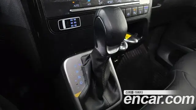Hyundai Staria 2026 — Şəkil 4/34