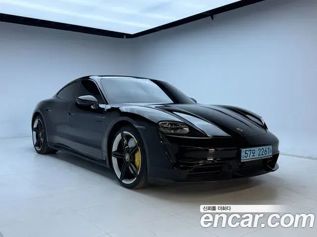 Porsche Taycan 2021 — Photo 1/20