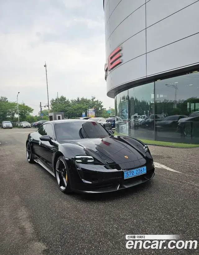 Porsche Taycan 2021 — Photo 6/20