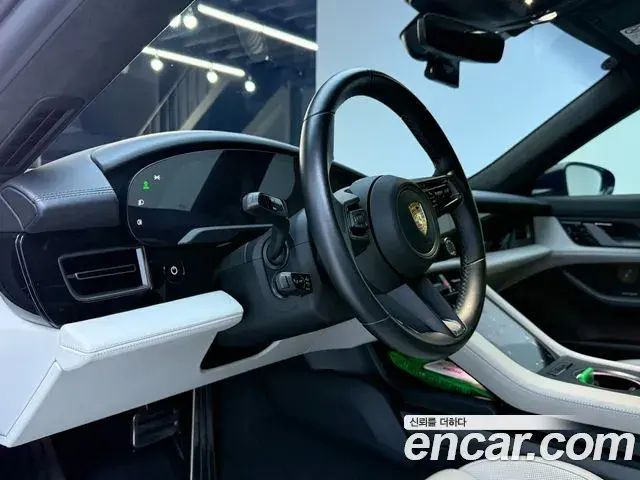 Porsche Taycan 2021 — Photo 10/20