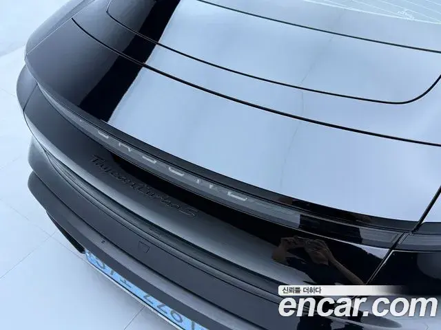 Porsche Taycan 2021 — Photo 9/20