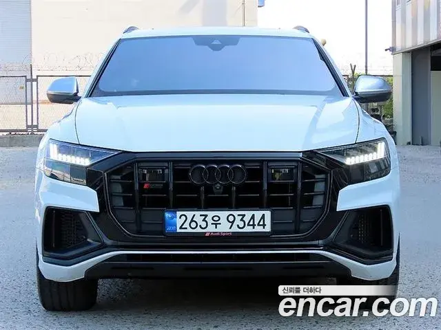 Audi SQ8 2020 — Photo 2/20