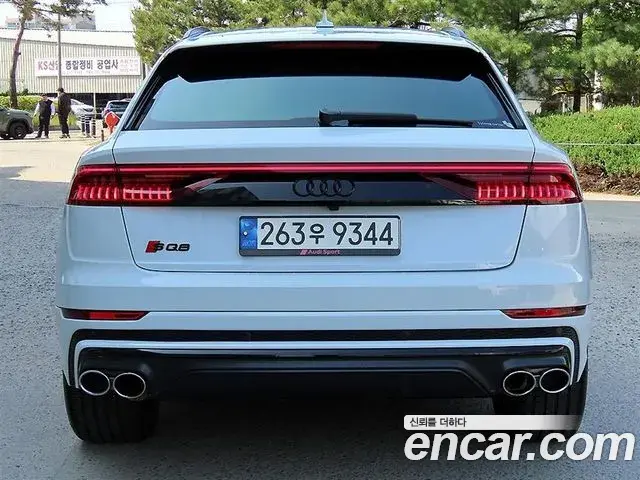 Audi SQ8 2020 — Photo 19/20