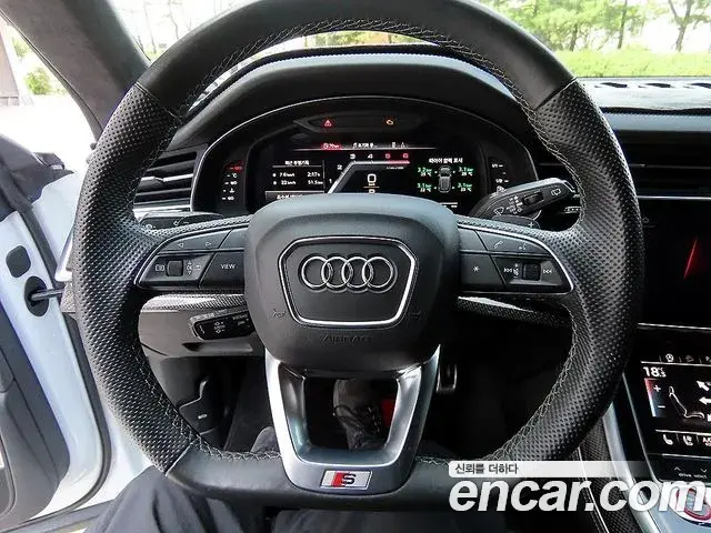 Audi SQ8 2020 — Photo 10/20
