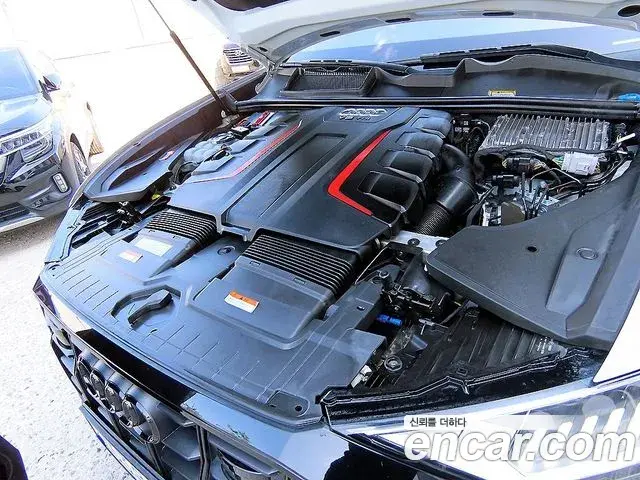 Audi SQ8 2020 — Photo 12/20