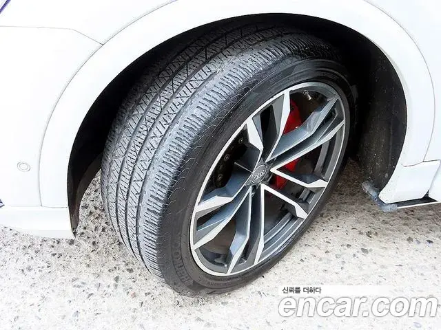 Audi SQ8 2020 — Photo 14/20