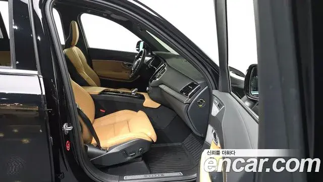 Volvo XC90 2024 — Photo 33/35