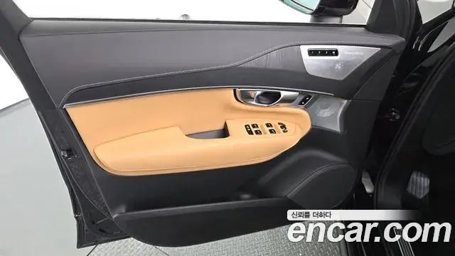 Volvo XC90 2024 — Photo 22/35