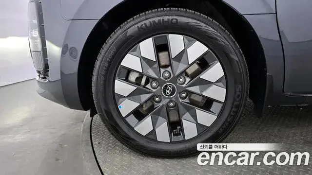 Hyundai Staria 2022 — Фото 5/20