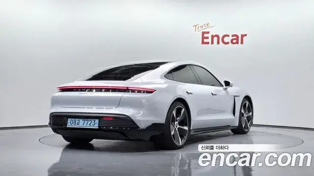 Porsche Taycan 2021 — Şəkil 19/20