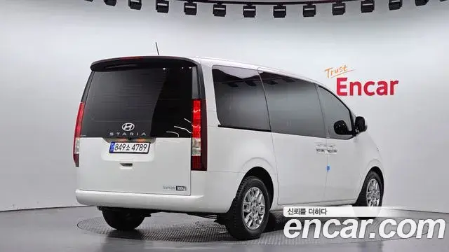 Hyundai Staria 2025 — Şəkil 17/20
