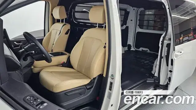 Hyundai Staria 2025 — Şəkil 13/20