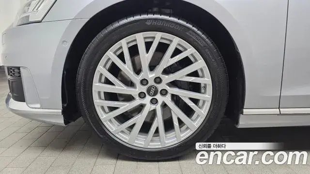 Audi A8 2021 — Photo 2/20