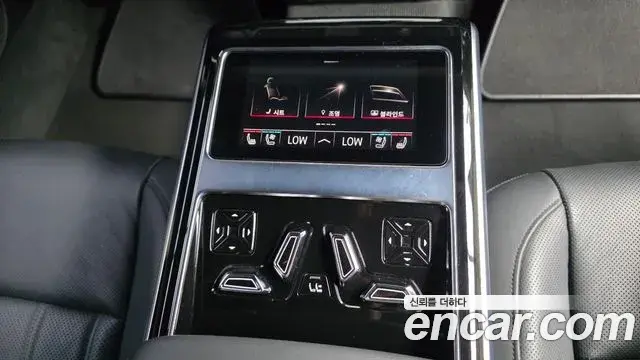 Audi A8 2021 — Photo 9/20