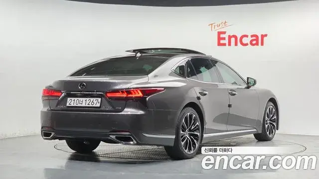 Lexus LS500 2021 — Photo 16/34