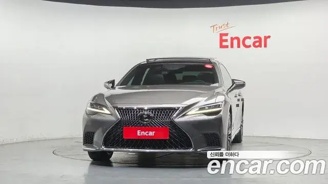 Lexus LS500 2021 — Photo 12/34