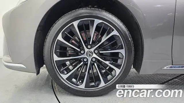 Lexus LS500 2021 — Photo 26/34