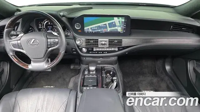 Lexus LS500 2021 — Photo 22/34