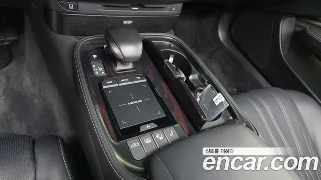 Lexus LS500 2021 — Photo 18/34