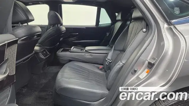 Lexus LS500 2021 — Photo 27/34