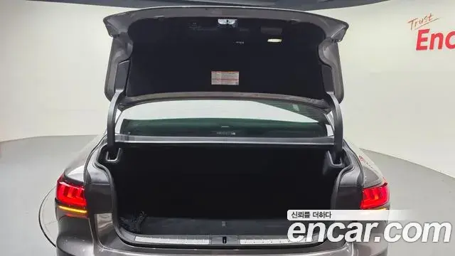 Lexus LS500 2021 — Photo 25/34