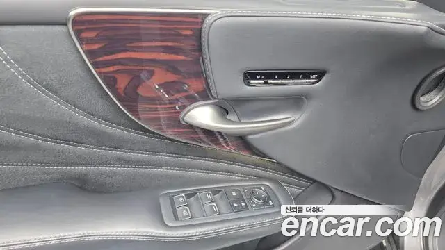 Lexus LS500 2021 — Photo 19/34