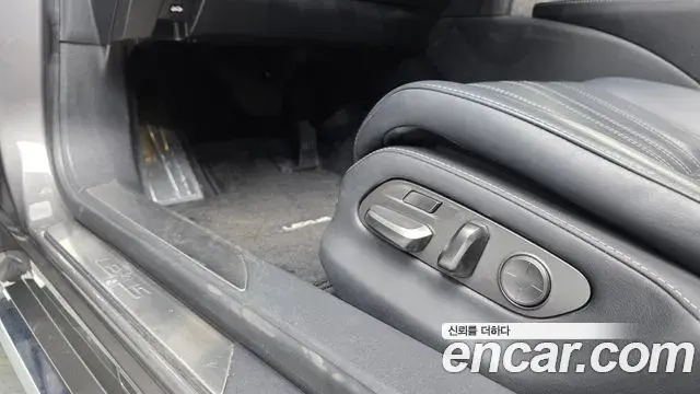 Lexus LS500 2021 — Photo 28/34