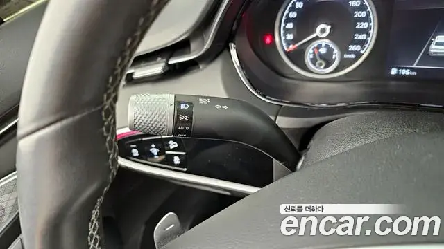 Genesis GV70 2021 — Şəkil 28/30