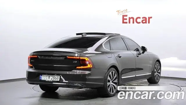 Volvo S90 2023 — Фото 1/20