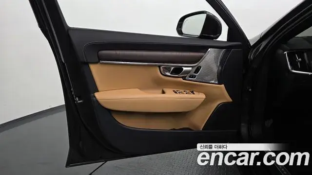 Volvo S90 2023 — Photo 1/36