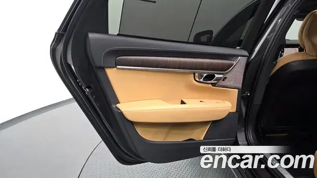 Volvo S90 2023 — Photo 17/36