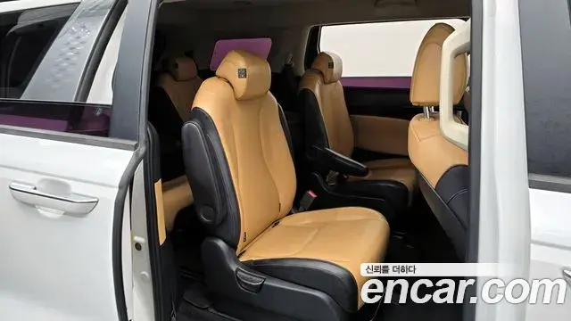 Kia Carnival 2020 — Фото 11/20