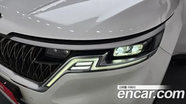 Kia Carnival 2020 — ფოტო 2/31